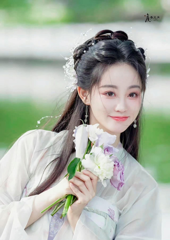 Vu Chính nói Chúc Tự Đan xấu tính khi bỏ vai phụ Ngũ Phúc Lâm Môn để đóng nữ chính phim khác.