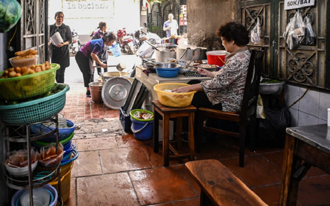 Vụ TikToker nổi tiếng bị đuổi khỏi quán phở vì ngồi xe lăn: Chủ quán phở lên tiếng Ảnh 2