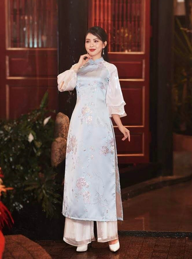 Dạ Yến là bộ sưu tập đầu tay của nàng Á khôi Công sở 2020.