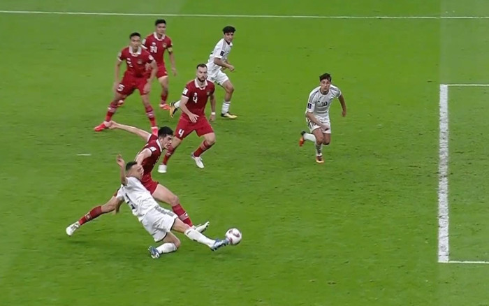 Iraq hạ Indonesia nhờ bàn thắng gây tranh cãi Ảnh 2