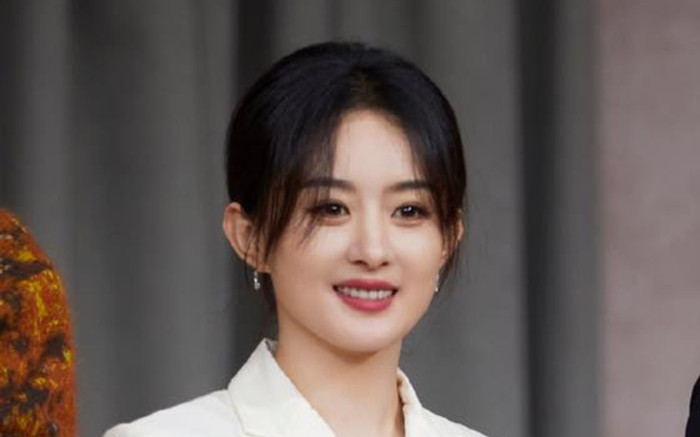 Vừa khoe con trai với Phùng Thiệu Phong, Triệu Lệ Dĩnh bất ngờ công khai cô con gái nhỏ Ảnh 2