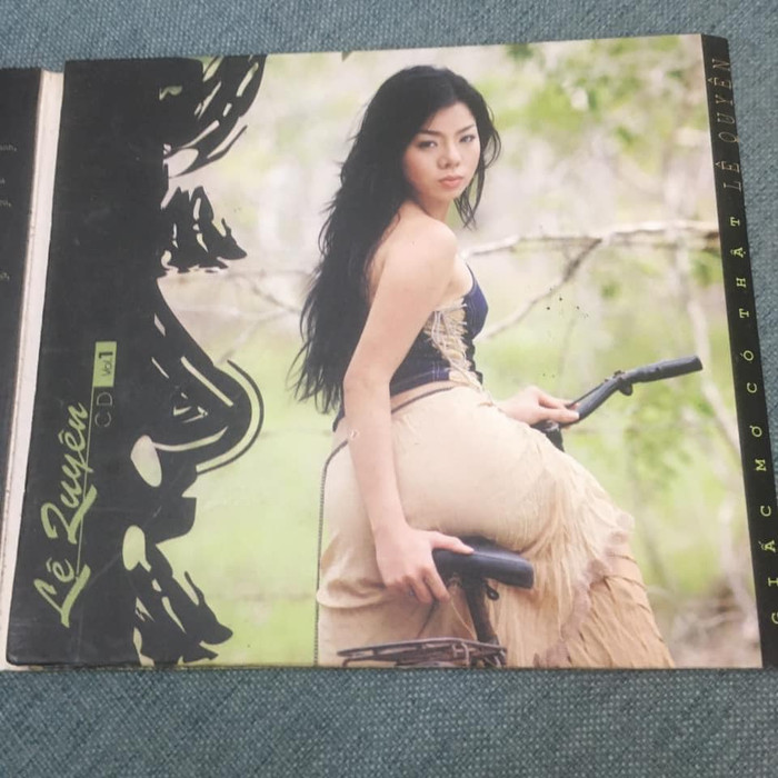 Cột mốc 23 tuổi của Lệ Quyên cũng ấn tượng không kém khi cô phát hành album đầu tay.