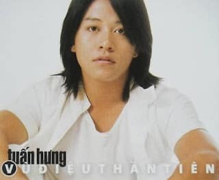 Tuấn Hưng không ngại khoe bức ảnh thuộc giai đoạn đầu trong sự nghiệp của mình. Thời điểm này, nam ca sĩ có hình ảnh khá 'ngây ngô'. Với kiểu tóc dài ngang vai, Tuấn Hưng đã làm 'đốn tim' biết bao khán giả nữ lúc bấy giờ với nhan sắc điển trai, đậm chất lãng tử. Tuấn Hưng cũng tiết lộ rằng hình ảnh này của mình gắn liền với những bản hit đình đám một thời như: Vũ Điệu Thần Tiên , Xa vắng , Tình yêu lung linh. 