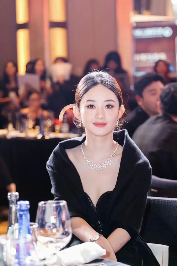 Triệu Lệ Dĩnh lần đầu lên tiếng về tin đồn bị bắt gặp đi mua đồ bầu Ảnh 3