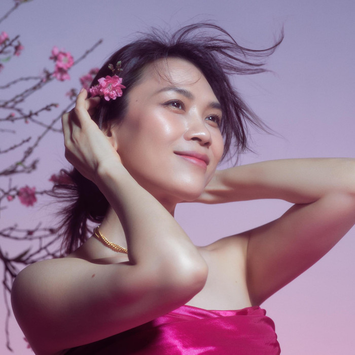 Mỹ Tâm rạng rỡ đón tuổi mới.