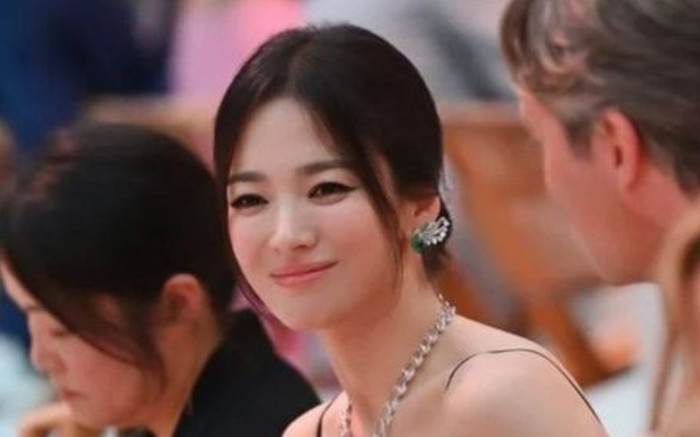 Song Hye Kyo bất ngờ được người yêu công khai tỏ tình, lời lẽ ngọt ngào thế nào mà khiến netizen 'ôm tim' Ảnh 2