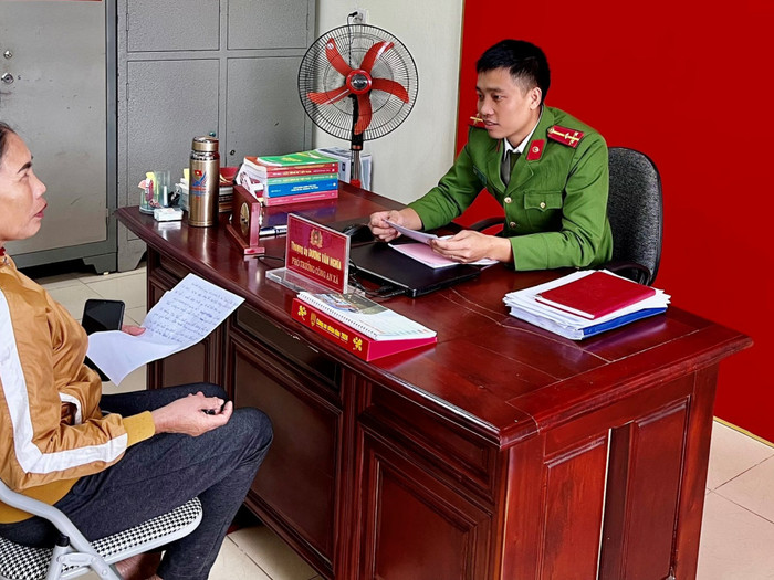 Chị T. tại cơ quan công an. (Ảnh: CAHT).