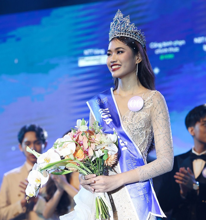 Nguyễn Minh Anh đăng quang danh hiệu Hoa khôi Duyên dáng Ngoại thương&nbsp;2023.