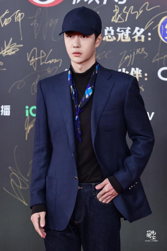 Tạo hình khiến Vương Nhất Bác dừ đi trông thấy. 