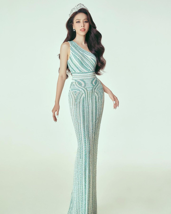 Ngọc Hằng liên tục trình làng tạo hình mới mẻ với các tông màu đa dạng, phù hợp thị hiếu. 