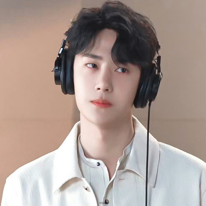 Vương Nhất Bác dừng chân ở hạng 15...