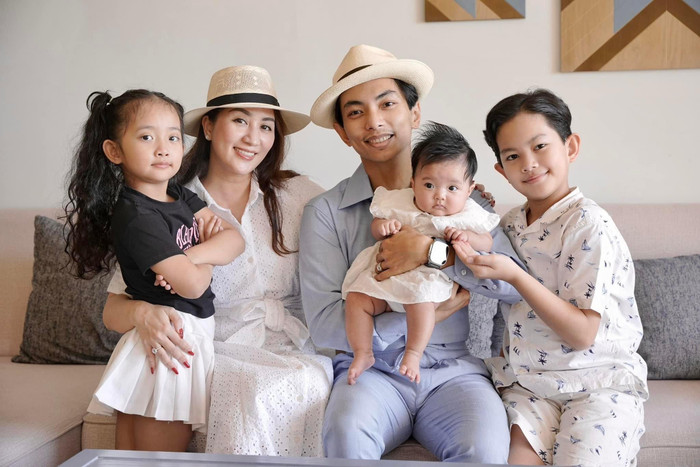 Gia đình hạnh phúc của Khánh Thi - Phan Hiển.