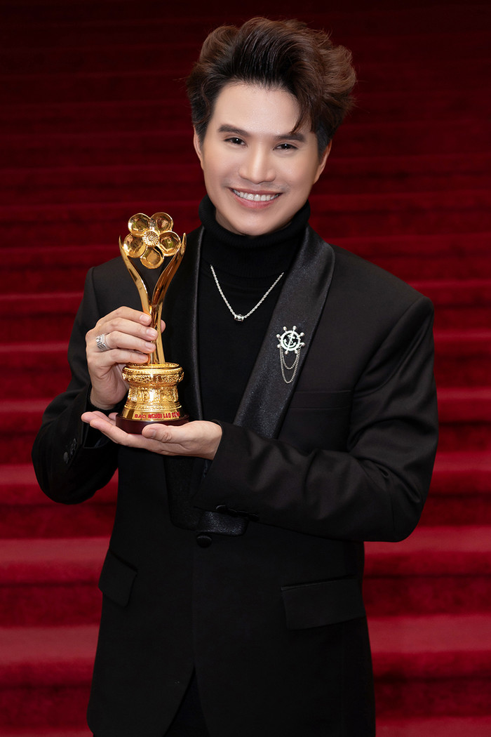 Vũ Mạnh Cường thử sức ở lĩnh vực MC giải trí và dần chiếm được thiện cảm của khán giả.