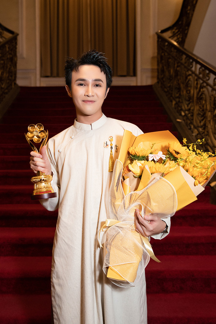 Nam diễn viên được yêu thích với vai diễn chú Ba trong vở kịch dài Mẹ hát rong. 