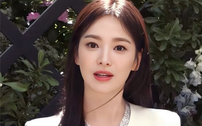 Hé lộ danh tính người tình của Song Hye Kyo, hóa ra là người quen của Lee Min Ho Ảnh 2