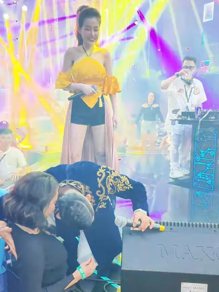 Lương Bằng Quang thân mật với khán giả nữ tại sân khấu, Ngân 98 đứng cạnh thái độ gây chú ý Ảnh 2