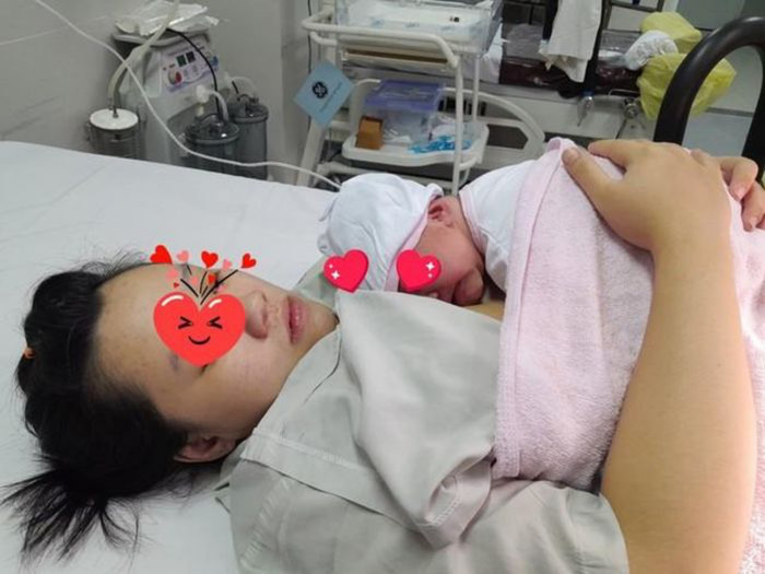 Mẹ bầu vượt cạn thành công. (Ảnh: NLĐ).