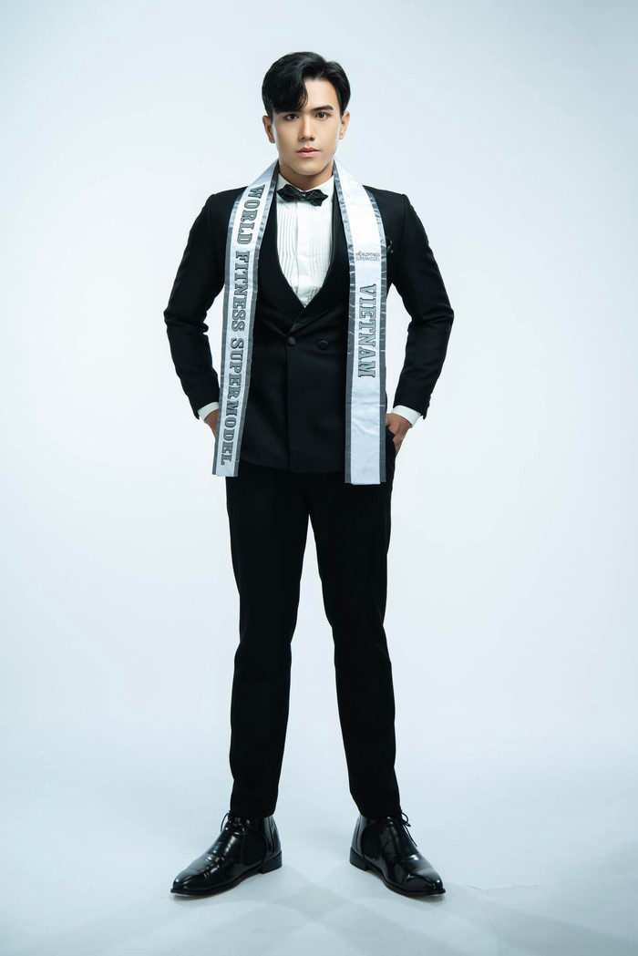 Người mẫu Ngô Hoàng Lĩnh cũng đoạt danh hiệu á vương 3 cuộc thi Siêu mẫu Thể hình thế giới 2023 - World Fitness Supermodel). Anh từng gây chú ý khi có hành trình đáng nhớ khi giảm cân từ 132kg xuống 85kg để tham gia cuộc thi nam vương quốc tế.