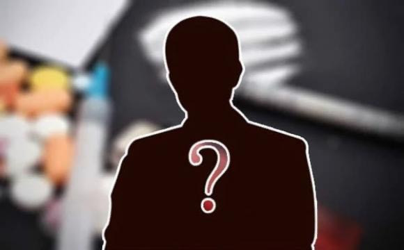 Sự việc nam ca sĩ ra đầu thú về việc sử dụng chất cấm khiến dân tình xôn xao.