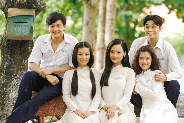 Cô Gái Đến Từ Hôm Qua mang bầu không khí hoài niệm