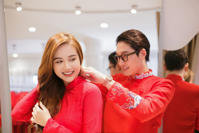 Đình Tú gây tiếng vang khi kết hợp với các mỹ nhân màn ảnh như Huyền Lizzie, Thuỳ Anh,...