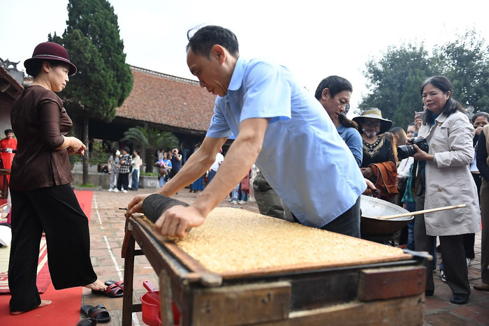 Tết làng Việt 2024 tại Làng cổ Đường Lâm: Chuyến 'xuyên không' trở về nhịp Tết xưa Ảnh 12