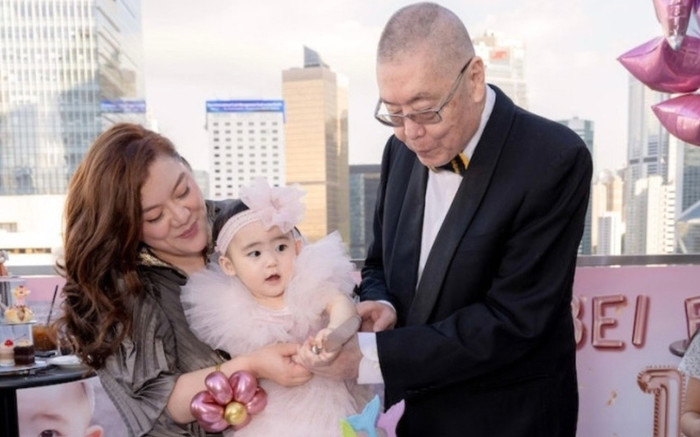 Nghệ sĩ 85 tuổi lần đầu khoe con trai 3 tháng tuổi Ảnh 2