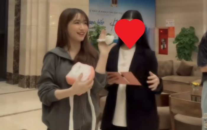 Hoà Minzy được ngỏ lời cầu hôn sau khi đi diễn, đã 'Say Yes' ở chốn đông người? Ảnh 2