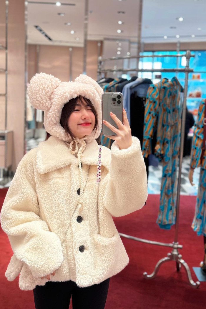 Hòa Minzy thường xuyên cập nhật hình ảnh trong cuộc sống đời thường