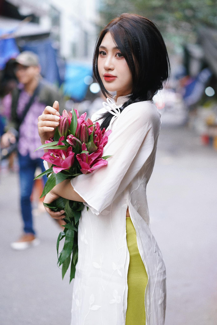 'Bà hàng xóm' đánh đá nhất TikTok cưới vợ, nhan sắc cô dâu gây chú ý Ảnh 6