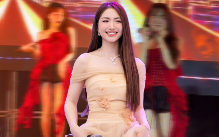 Hòa Minzy bị lửa hắt vào mặt khi biểu diễn trên sân khấu Ảnh 2