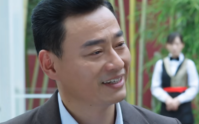 Người đàn ông lạ mắt đến hỏi thăm và bày cách giúp Tùy Nhiên kiếm tiền.