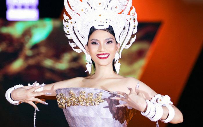 Á hậu Trương Thị May tái xuất sàn diễn, khí chất vedette vẫn đỉnh như ngày nào! Ảnh 2