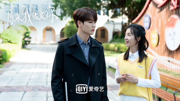 Vạn Bằng được nhận xét có diễn xuất ổn định tuy nhiên nữ diễn viên vẫn chưa thể bật lên được. (Hình ảnh của Vạn Bằng trong Hóa Ra Em Rất Yêu Anh, một dự án từng khuấy đảo MXH Việt suốt thời gian chiếu). 