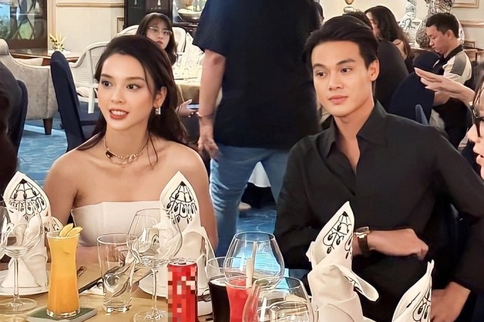 Cả hai có cùng hoàn cảnh, thông cảm được với nhau.