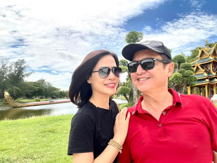 Ở tuổi ngoài 60, NSƯT Chí Trung sống tích cực, suy nghĩ đơn giản, tập trung vào việc chăm sóc bản thân và đi trải nghiệm nhiều vùng đất mới cùng nửa kia.