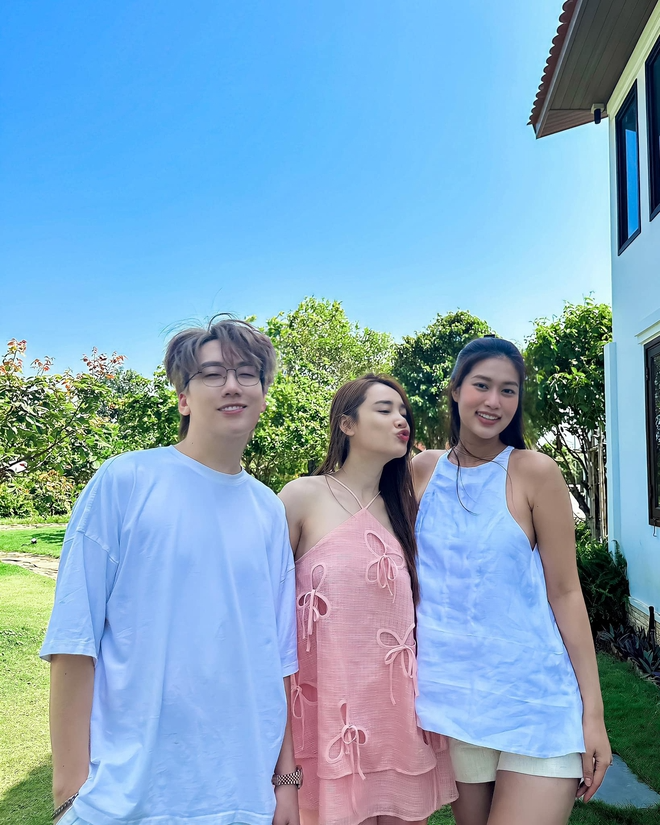 Trước đây, Thiên Ân thường xuyên đến nhà của Nhã Phương để chơi cùng đàn chị. Tình cờ, Phát La cũng có mặt.