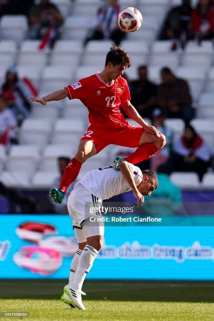 Trao đổi với Saostar, một trọng tài FIFA của V.League nhận xét trọng tài Malaysia bắt đúng cả hai tình huống của Khuất Văn Khang. Ảnh: Getty