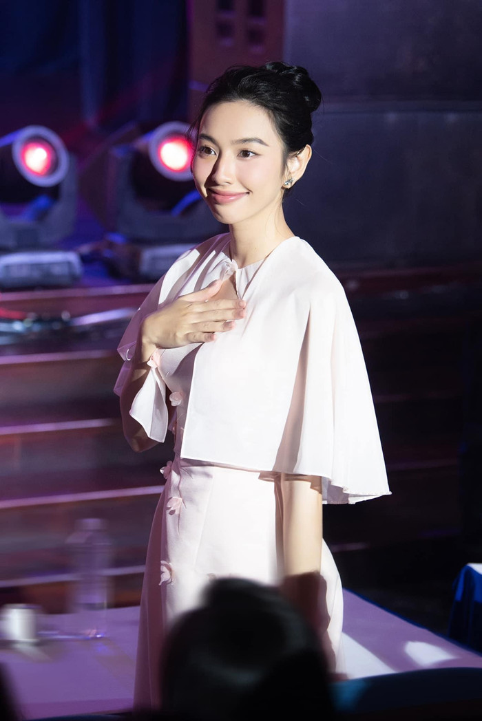 Hoa hậu cũng chia sẻ rằng cô không quá quan trọng ngoại hình.