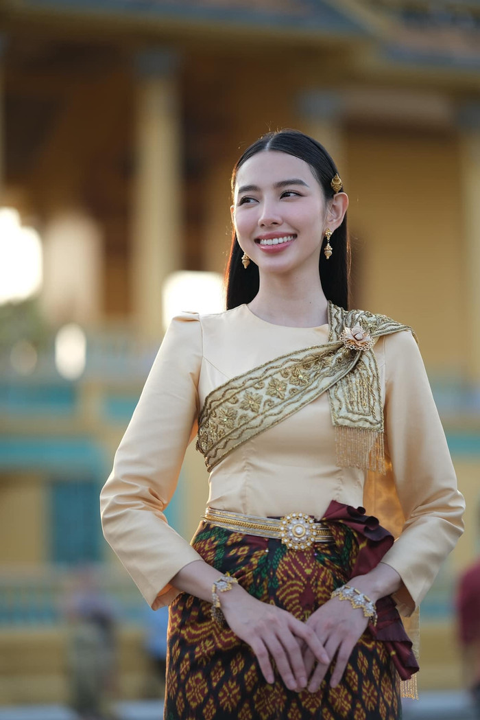 Thùy Tiên được khán giả biết đến khi đăng quang Hoa hậu Hòa bình quốc tế năm 2021. 