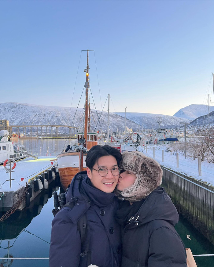 Ngô Thanh Vân và Huy Trần cùng nhau chụp ảnh mỗi khi đi du lịch