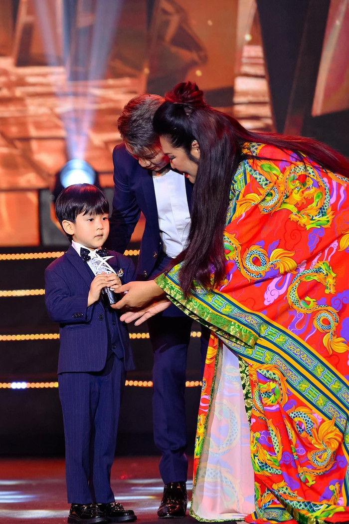 Polo Huỳnh ngoan ngoãn, lễ phép.