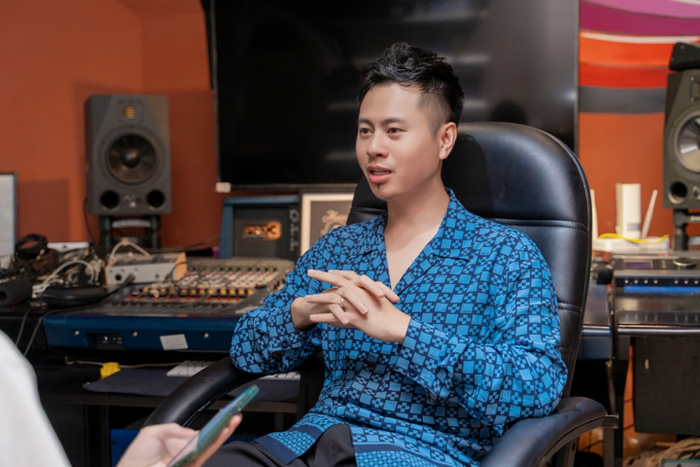 Dương Cầm cho rằng thị trường nhạc Việt xô bồ.