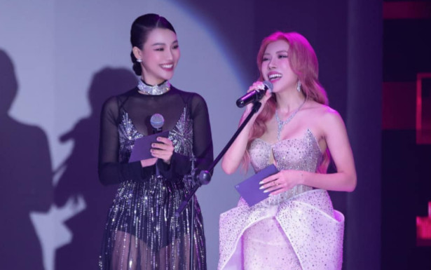 MC Hoàng Oanh ăn mặc ngày càng táo bạo hậu ly hôn chồng Tây Ảnh 2