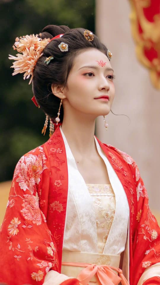 Mỹ nữ Tân Cương mới sở hữu nhan sắc áp đảo Triệu Lộ Tư, diễn xuất hơn hẳn Địch Lệ Nhiệt Ba Ảnh 3