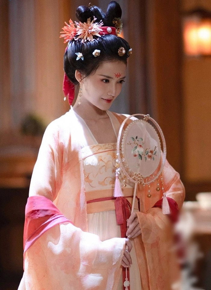 Gia Nại Na ở Mộng Hoa Lục