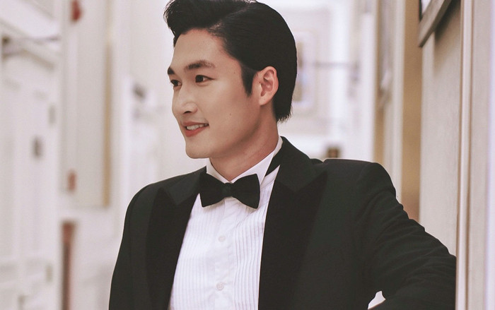 Rời xa Huyền Lizzie, Đình Tú ký hợp đồng tình yêu với bạn gái kém 3 tuổi Ảnh 2