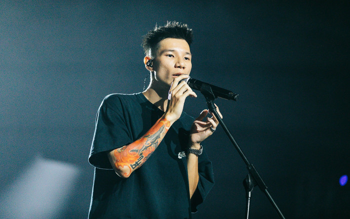 Cư dân mạng tranh cãi, mỉa mai MCK truyền 'cảm lạnh' thay vì cảm hứng? Ảnh 2