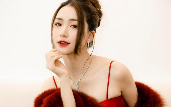Hòa Minzy phản ứng thế nào khi được khuyên kéo dài chân Ảnh 2