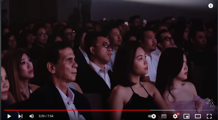 Trang Pháp cùng ba mẹ Hồ Ngọc Hà trong đêm nhạc Love Songs.